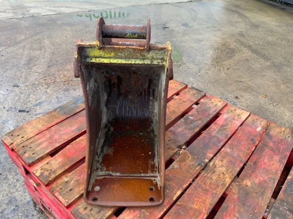 12" DIGGING BUCKET.......40mm PINS........45. 382043971