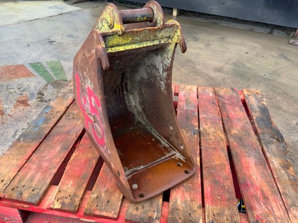 12" DIGGING BUCKET.......40mm PINS........45. 382043972