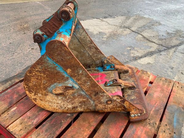 18" MINI DIGGER BUCKET........35mm PINS....190. 382043978