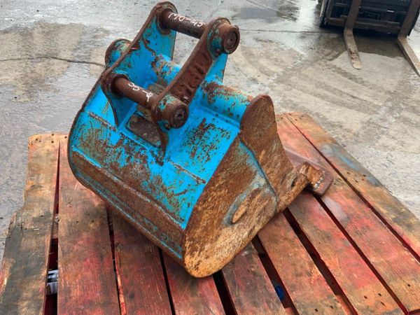 18" MINI DIGGER BUCKET........35mm PINS....190. 382043979