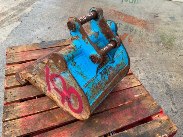 18" MINI DIGGER BUCKET........35mm PINS....190. 382043982