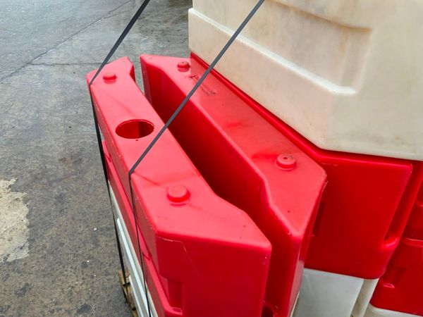 HERAS FENCING WATER BARRIER BASES.......1700t. 382043914