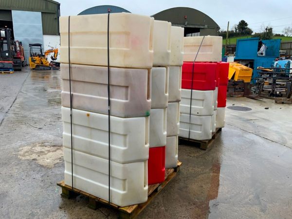 HERAS FENCING WATER BARRIER BASES.......1700t. 382043915