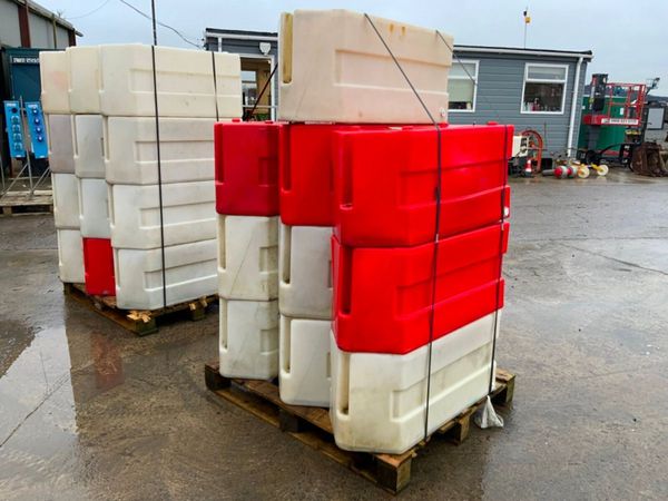 HERAS FENCING WATER BARRIER BASES.......1700t. 382043919