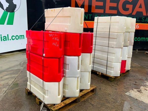 HERAS FENCING WATER BARRIER BASES.......1700t. 382043921