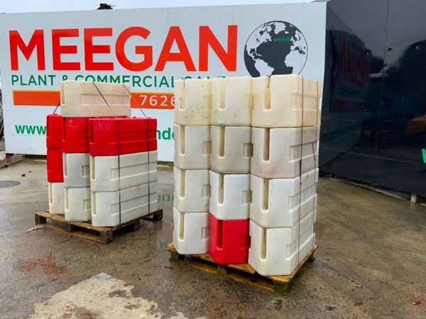 HERAS FENCING WATER BARRIER BASES.......1700t. 382043925