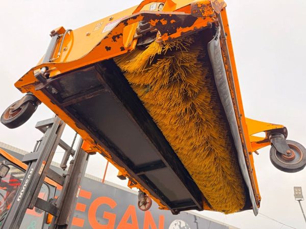 2020 JCB SWEEPER BRUSH collectors box ....2097T 382063190