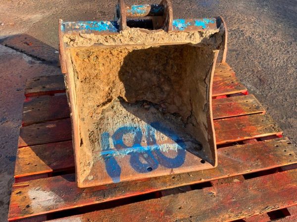 24" MINI DIGGER SCOOP BUCKET...30mm PINS.....180 382148387