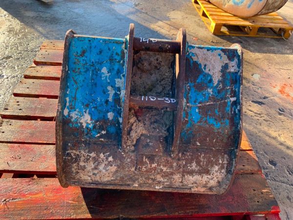 24" MINI DIGGER SCOOP BUCKET...30mm PINS.....180 382148392