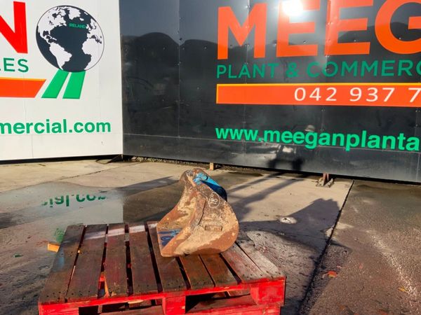 24" MINI DIGGER SCOOP BUCKET...30mm PINS.....180 382148396