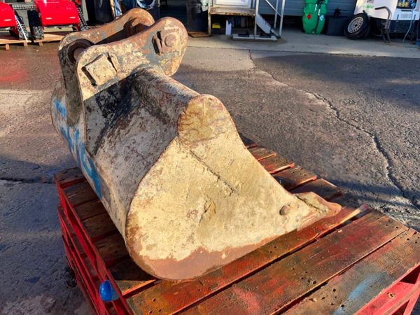 36" DIGGING BUCKET......45mm PINS........719. 382148402