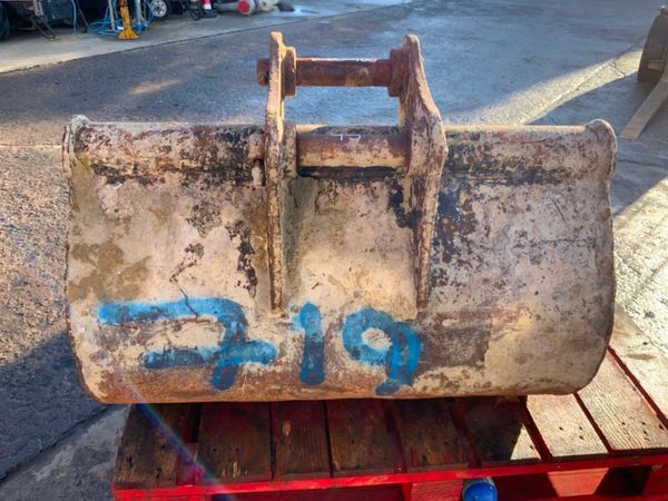 36" DIGGING BUCKET......45mm PINS........719. 382148406