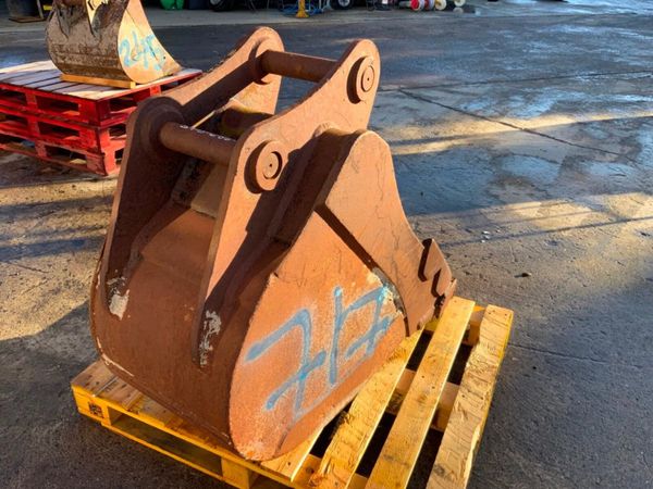 24" DIGGING BUCKET...65mm PINS.........717p. 382148422