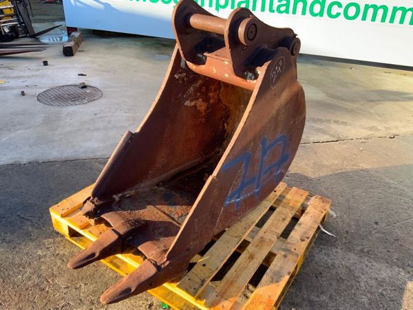 24" DIGGING BUCKET...65mm PINS.........717p. 382148434