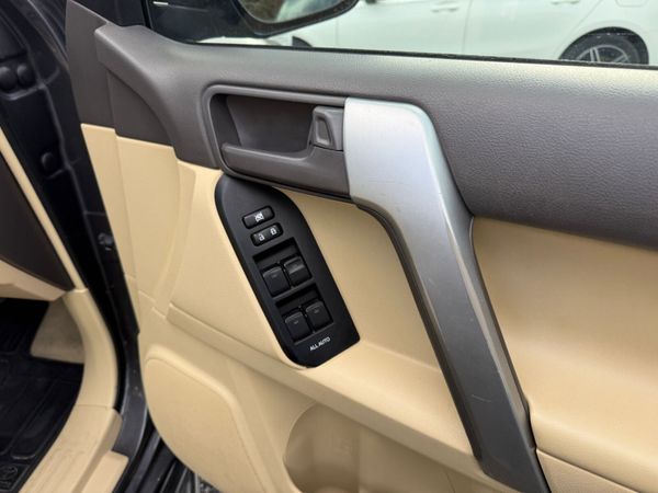 Toyota Land Cruiser 2015 382152942