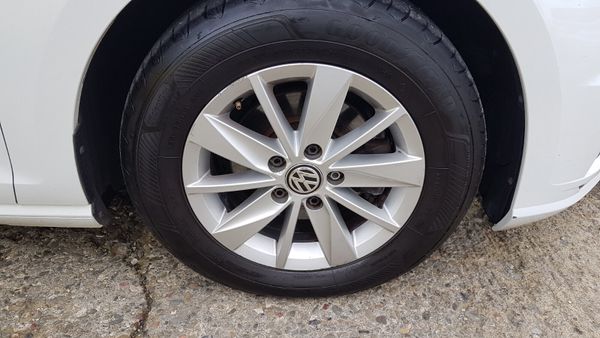 Volkswagen Golf  TRENDLINE HI SPECK VAT INVOICE 382116000