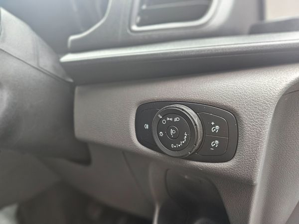 FORD TRANSIT CUSTOM // 2027 CVRT // LOW MILEAGE 382139383