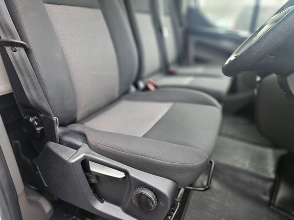 FORD TRANSIT CUSTOM // 2027 CVRT // LOW MILEAGE 382139384