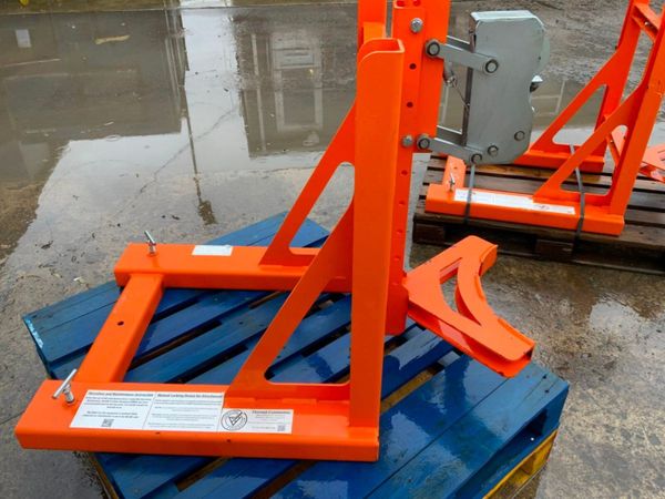 INVICTA 1RG-1 OIL DRUM LIFTING  ATTACHMENT....2073 382254130