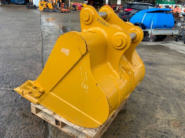 UNUSED 52"  DIGGING BUCKET...80mm PINS....2381. 382376577