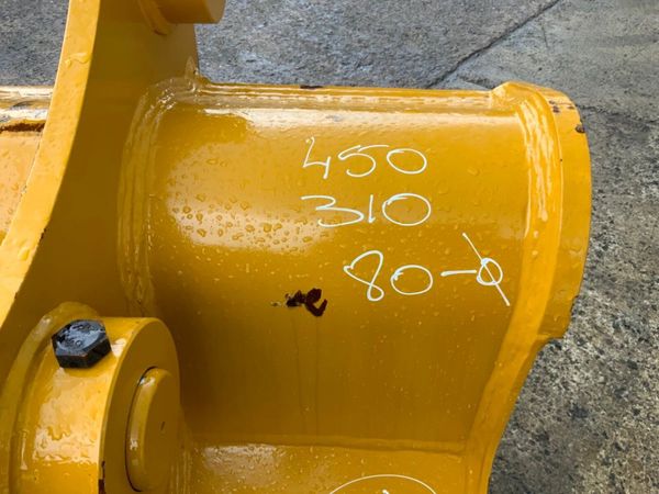 UNUSED 52"  DIGGING BUCKET...80mm PINS....2381. 382376582