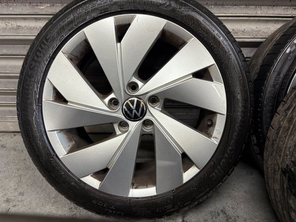 17” Volkswagen Golf Alloys 382471097