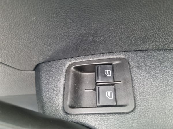 Only 85klm Volkswagen Caddy 382487599