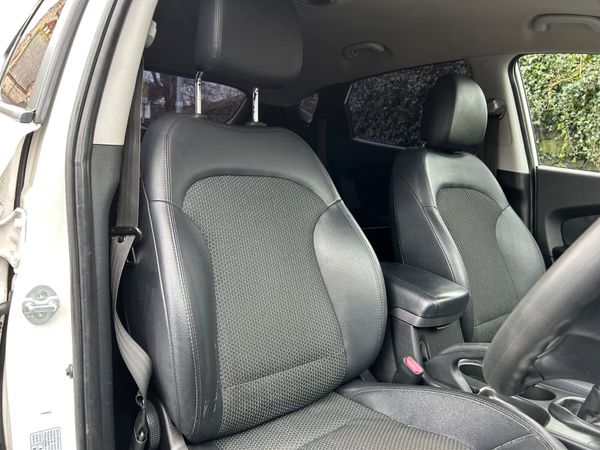 141 HYUNDAI ix35 COMMERCIAL VAN 382495274