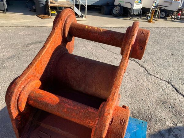18" DIGGING BUCKET........80mm PINS    148wa. 382412042