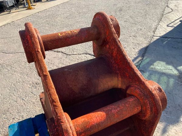 18" DIGGING BUCKET........80mm PINS    148wa. 382412043