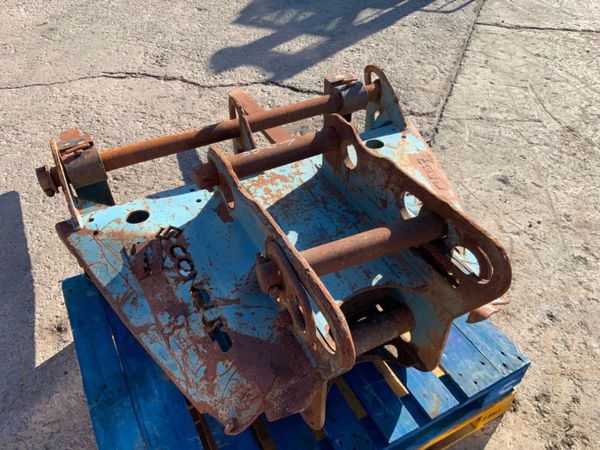 CONQUIP PALLET FORKS......65/80mm PINS.......797v. 382412070