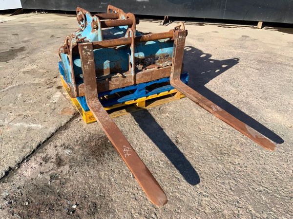 CONQUIP PALLET FORKS......65/80mm PINS.......797v. 382412078