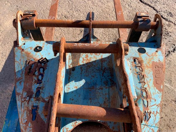 CONQUIP PALLET FORKS......65/80mm PINS.......797v. 382412082