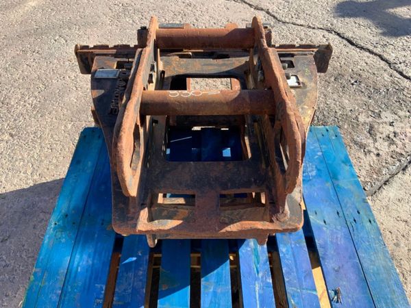 DROMONE PALLET FORKS.....65mm PINS........2087-b. 382412020