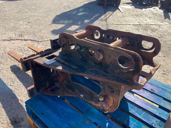 DROMONE PALLET FORKS.....65mm PINS........2087-b. 382412023