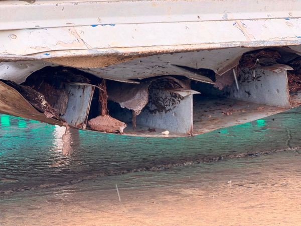 Damaged site office cabin 20 x 9 382540600