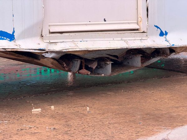 Damaged site office cabin 20 x 9 382540601