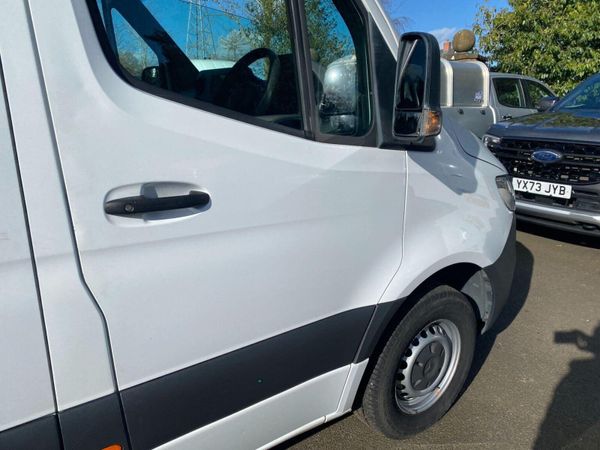 Mercedes-Benz Sprinter 2023 382588606
