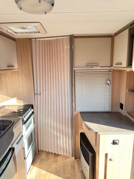 ✨COACHMAN AMARA 4 BERTH FIXED BED✨ 382832307