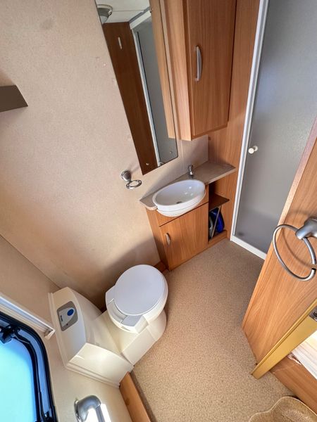 ✨BARGAIN SWIFT CORNICHE 4 BERTH FIXED BED✨ 382832452