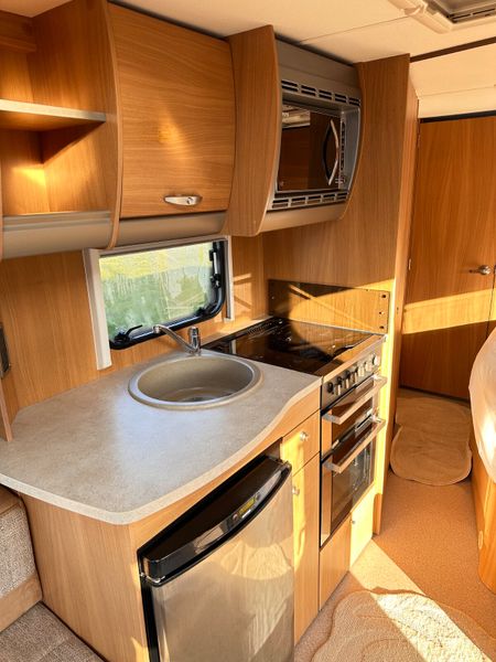 ✨BARGAIN SWIFT CORNICHE 4 BERTH FIXED BED✨ 382832431