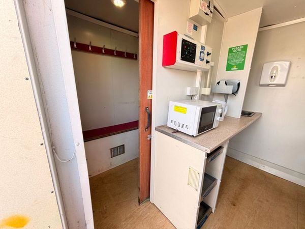 25 X 9 welfare cabin , toilet , canteen , generato 382965002