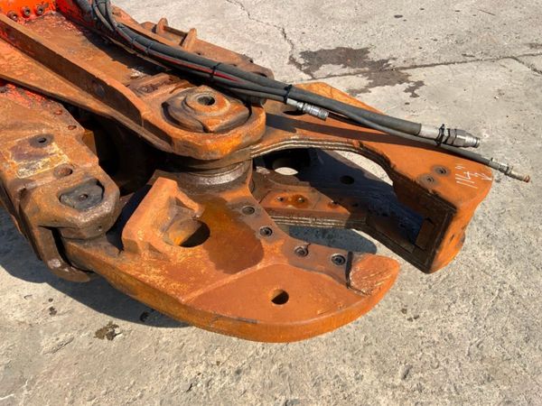 DEMOLITION SHEARS ATTACHMENT.....90 mm PINS. 382971275