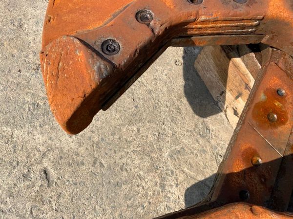 DEMOLITION SHEARS ATTACHMENT.....90 mm PINS. 382971278