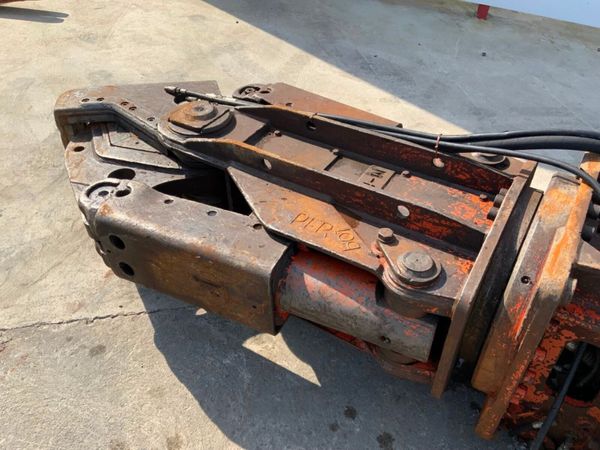 SCRAP METAL SHEARS ATTACHMENT....80mm PINS. 382971208