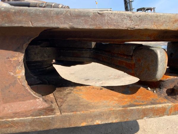 SCRAP METAL SHEARS ATTACHMENT....80mm PINS. 382971230