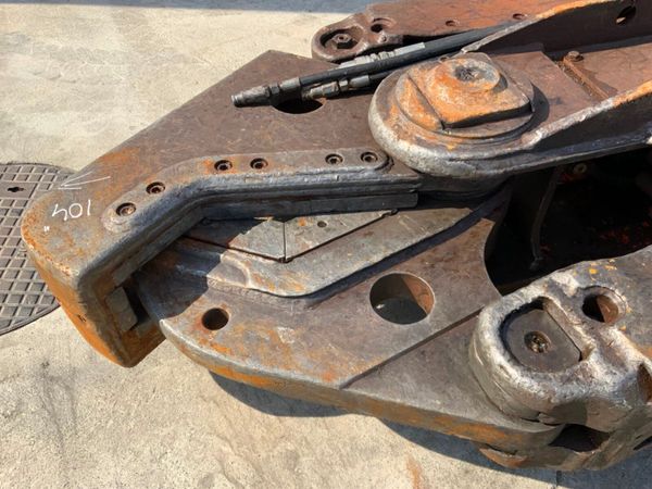 SCRAP METAL SHEARS ATTACHMENT....80mm PINS. 382971231