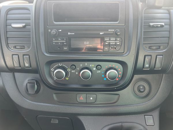 2020 (202) Renault Trafic B-Ness + Energy 2.0 DCI 383096672