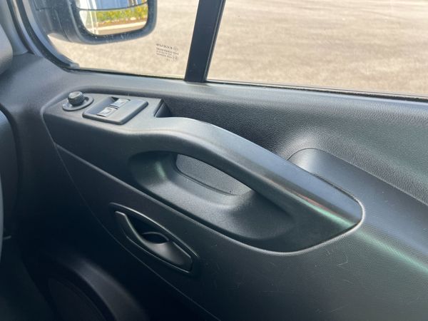 2020 (202) Renault Trafic B-Ness + Energy 2.0 DCI 383096673