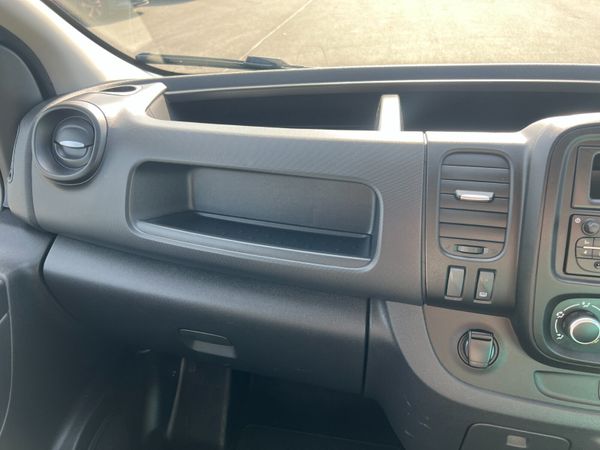 2020 (202) Renault Trafic B-Ness + Energy 2.0 DCI 383096674